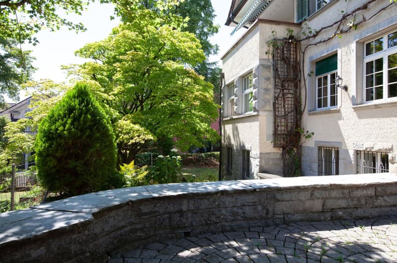 Stilvolles Wohnen mit privatem Garten am Zürichberg (24)