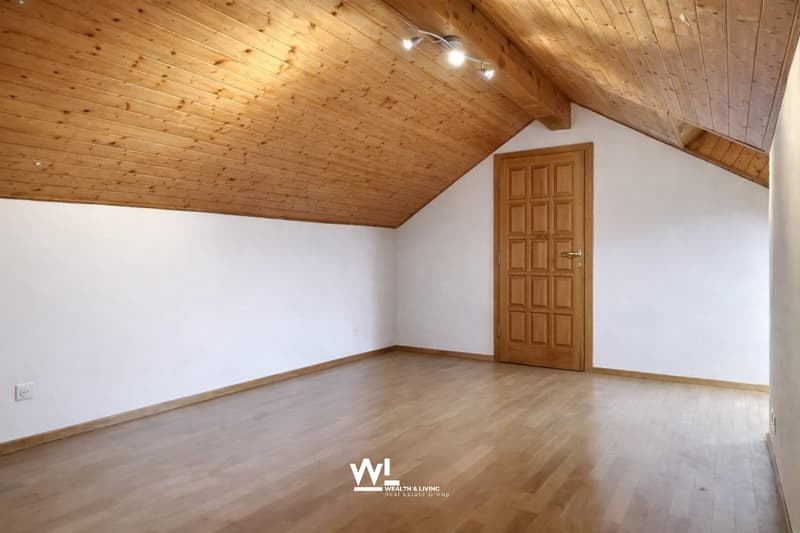 6-Zi.-Attika-Duplex mit Garten, Lift und Dachboden in Losone - hell und grosszügig (7)