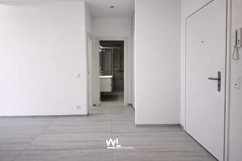Appartement 2.5 pièces, fraîchement rénové, situé au centre de Losone (11)