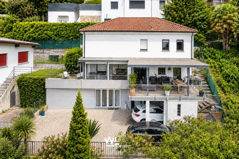 Spacious 5.5-room single-family house with a far-reaching view, terraces, and garden for sale in Vacallo (1)