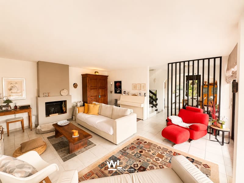 Spacious 5.5-room single-family house with a far-reaching view, terraces, and garden for sale in Vacallo (4)