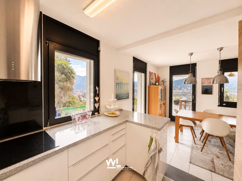 Spacious 5.5-room single-family house with a far-reaching view, terraces, and garden for sale in Vacallo (3)