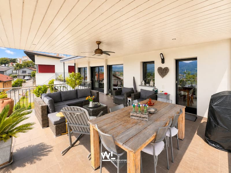 Spacious 5.5-room single-family house with a far-reaching view, terraces, and garden for sale in Vacallo (12)