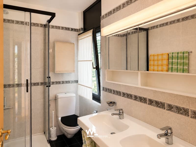 Spacious 5.5-room single-family house with a far-reaching view, terraces, and garden for sale in Vacallo (10)