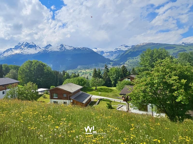 820 m² sonniges Bauland mit Bergpanorama in Obersaxen Mundaun (1)