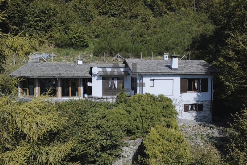 Chalet con terreno edificabile di 1387 m² e garage (1)