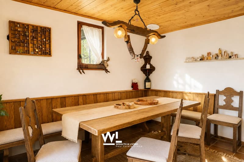 Chalet mit grosszügigem Umschwung in Cardada (3)
