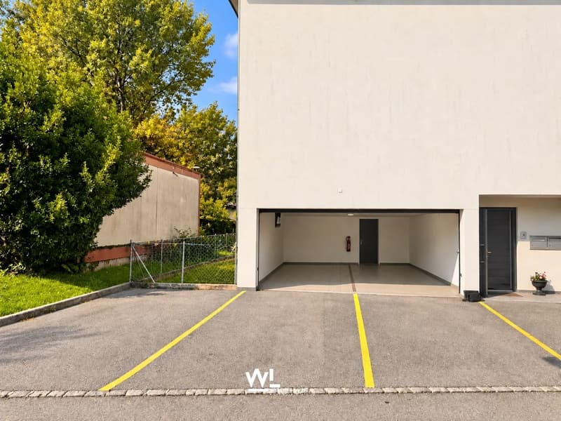 Casa plurifamiliare con due appartamenti, giardino e ampi spazi esterni (12)