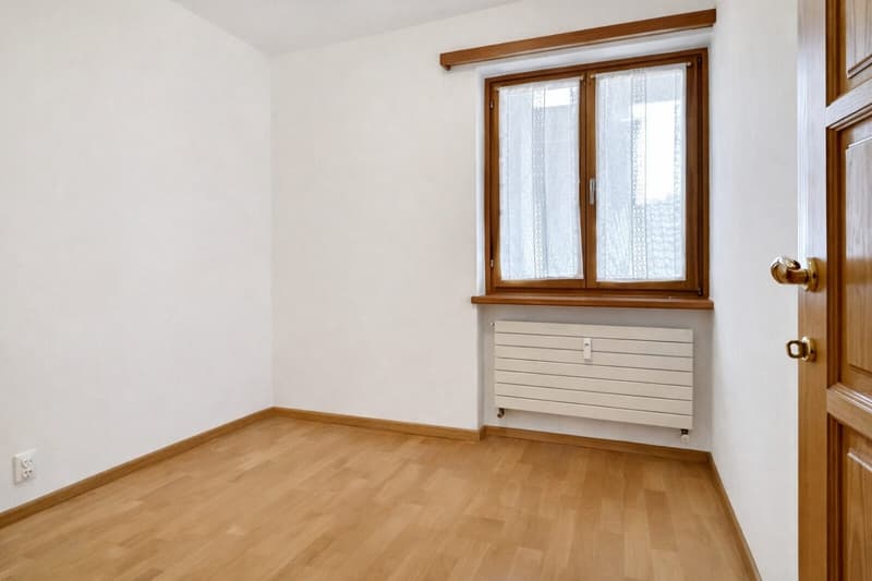 6-Zi.-Attika-Duplex mit Garten, Lift und Dachboden in Losone - hell und grosszügig (9)