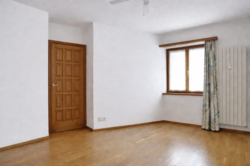 6-Zi.-Attika-Duplex mit Garten, Lift und Dachboden in Losone - hell und grosszügig (8)