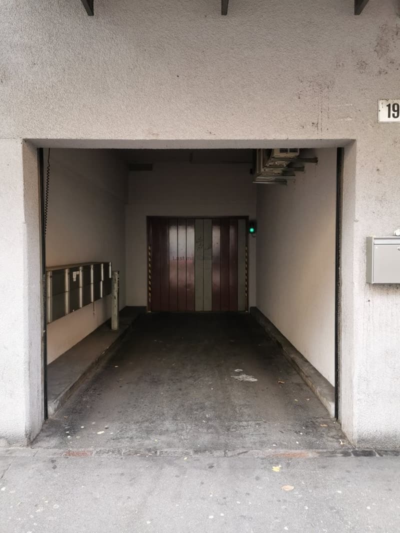 Einfahrt Seite Schöneggstrasse