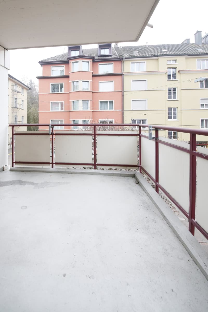 Well-maintained bright 2.5-room apartment with bay window and balcony, Seefeld (10)