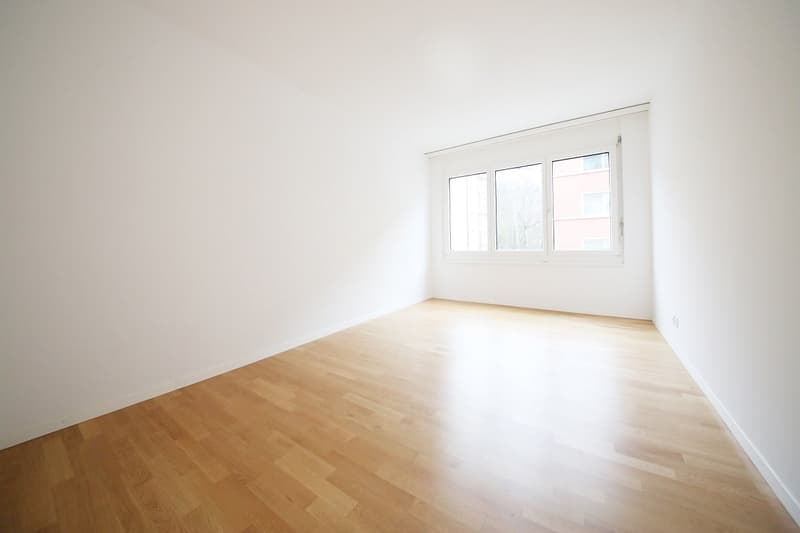 Well-maintained bright 2.5-room apartment with bay window and balcony, Seefeld (8)