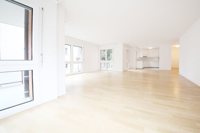 Well-maintained bright 2.5-room apartment with bay window and balcony, Seefeld (3)