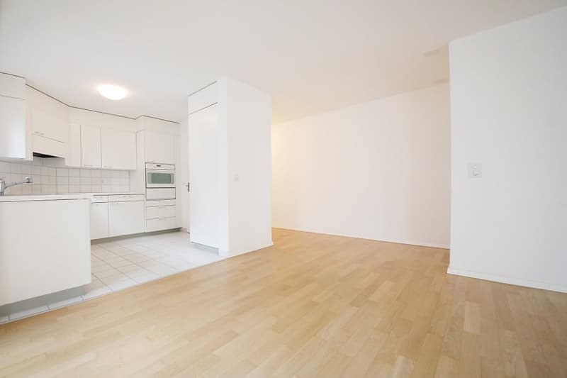 Well-maintained bright 2.5-room apartment with bay window and balcony, Seefeld (5)