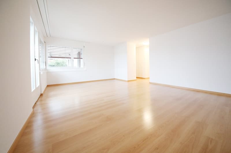 Sonnige 3.5 Zimmer-Wohnung (85m2) mit grossem Balkon (16m2) (3)