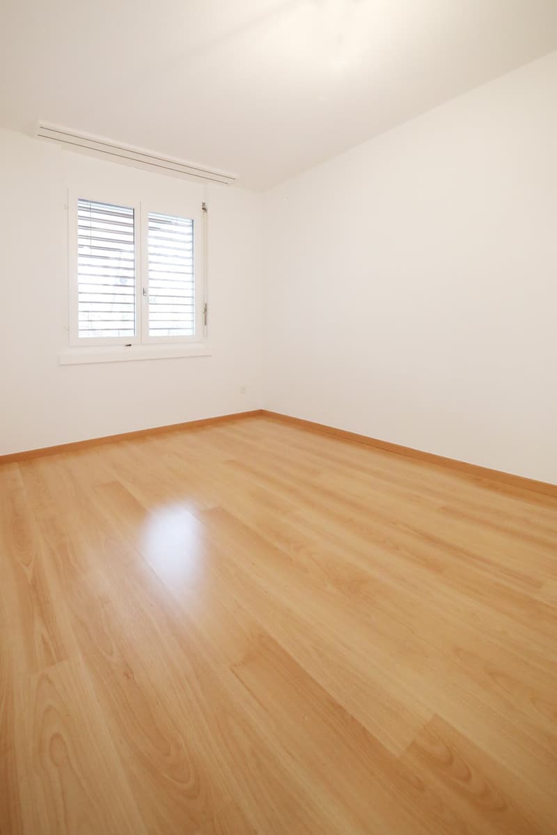 Sonnige 3.5 Zimmer-Wohnung (85m2) mit grossem Balkon (16m2) (5)