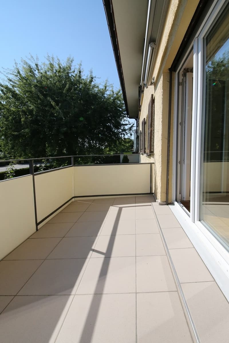 Gepflegte und helle 2-Zimmer-Wohnung (52 m2) mit Balkon (1)