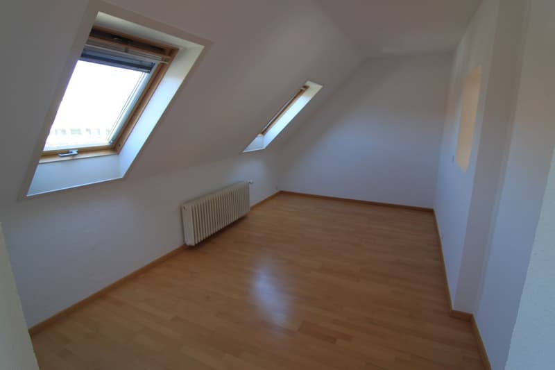 Appartamento mansardato di 4 locali ben mantenuto con balcone (LIMITATO FINO AL 31.03.2027) (5)