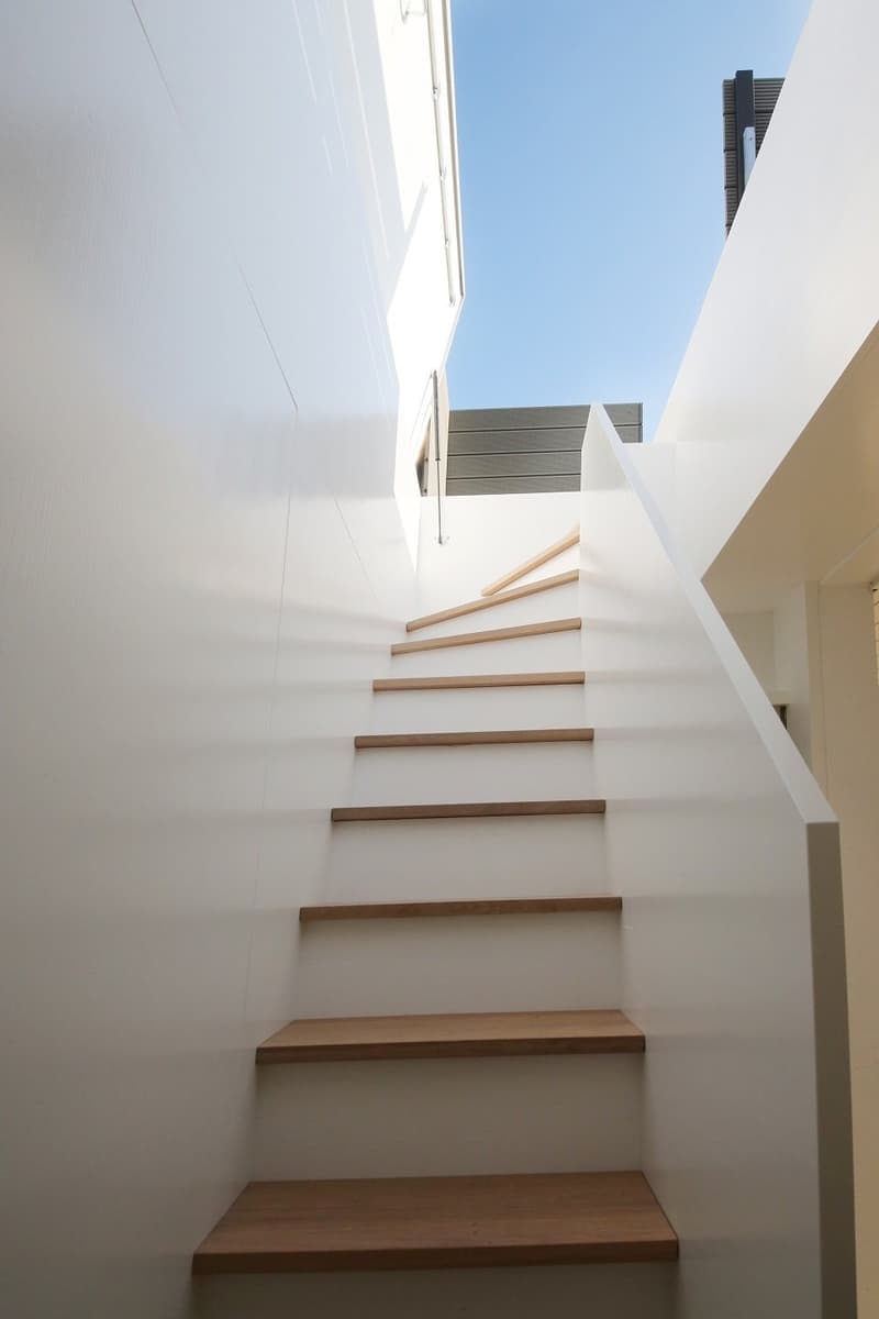 Top ausgebaute 3-Zimmer-Dachwohnung mit 2 Dachterrassen, Kreis 6 (7)