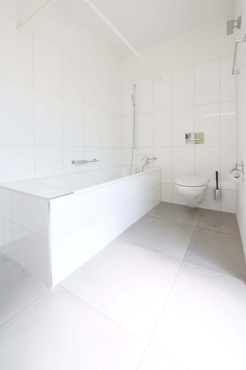 Top ausgebaute, moderne 2.5-Zimmerwohnung mit Gartensitzplatz (9)