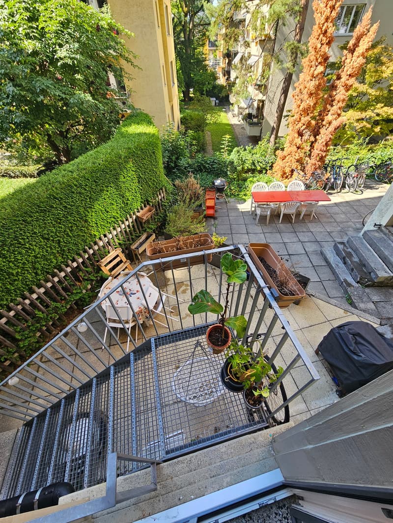 Top ausgebaute, moderne 2.5-Zimmerwohnung mit Gartensitzplatz (4)