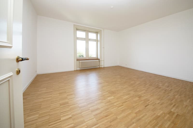 Grosse 5 Zimmer-Wohnung mit 3 Schlafzimmer, Balkon mit Blick auf Stadt und See (9)