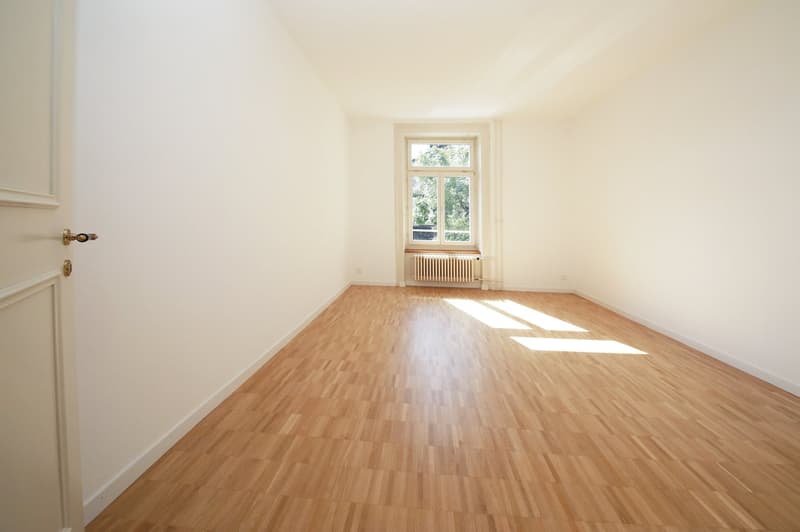 Grosse 5 Zimmer-Wohnung mit 3 Schlafzimmer, Balkon mit Blick auf Stadt und See (10)