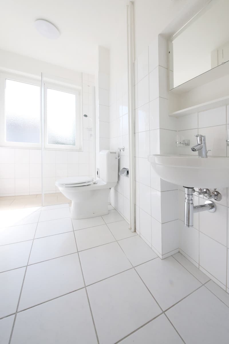 Gepflegte  und helle 2-Zimmer-Wohnung (52 m2) mit Balkon (8)