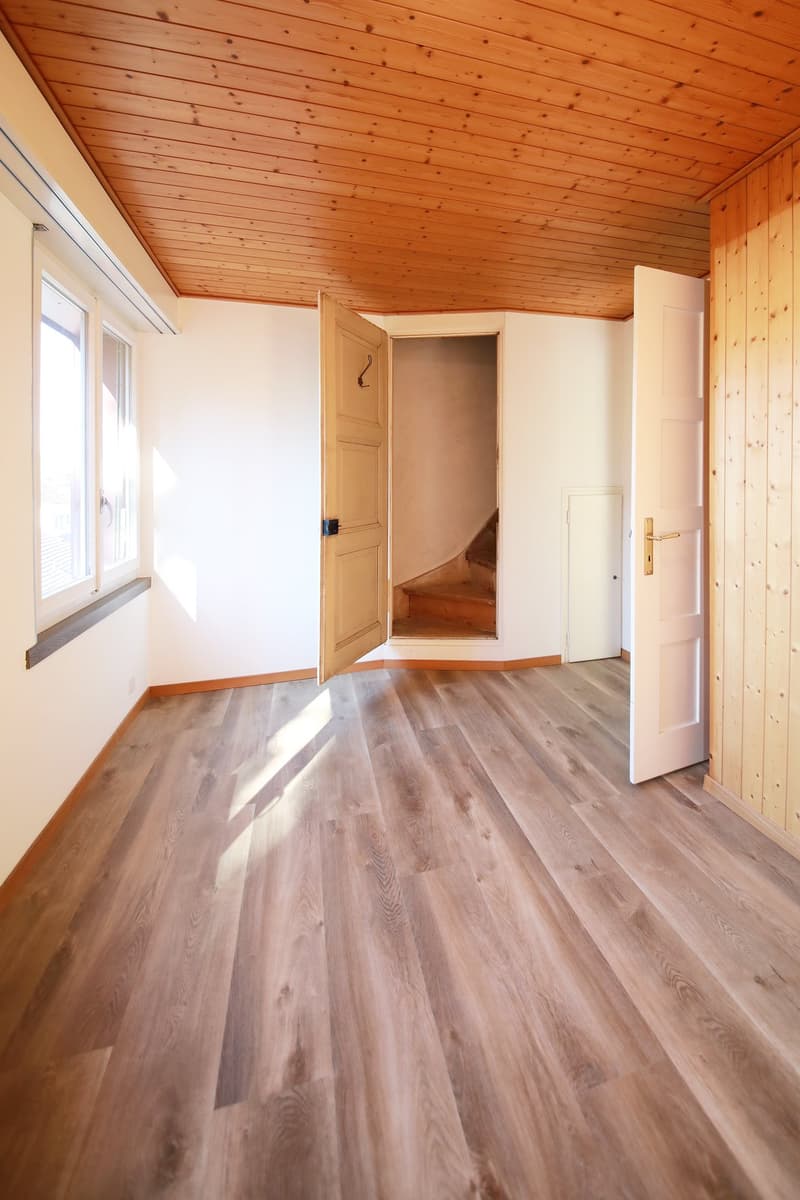 Charmantes 5 1/2-Zimmer-Einfamilienhaus mit idyllischem Garten von 650 m2 (13)