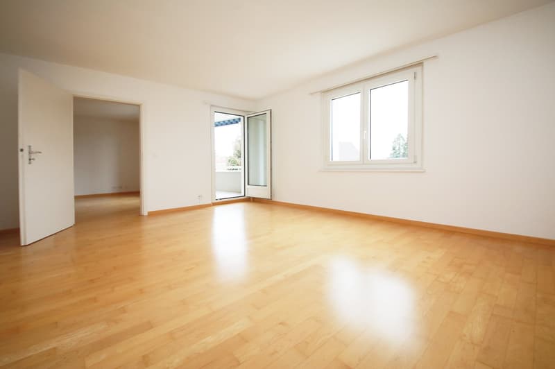 Renovierte 3.5-Zimmerwohnung mit Balkon an ruhiger Lage, mit Blick ins Grüne (3)