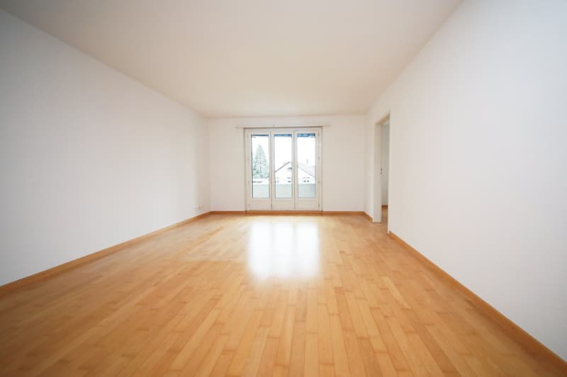 Renovierte 3.5-Zimmerwohnung mit Balkon an ruhiger Lage, mit Blick ins Grüne (4)