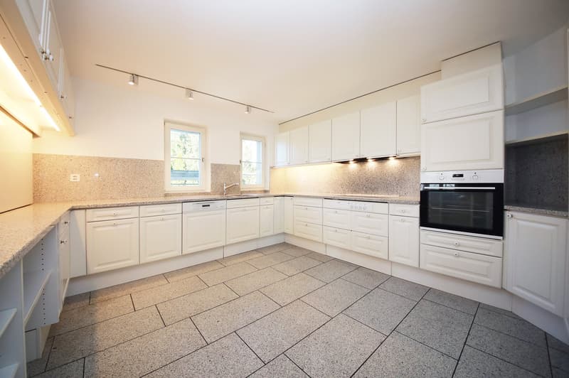 Herrschaftliche 4.5-Zimmer-Wohnung, 145 m2, mit voller Seesicht und grosser Terrasse (9)