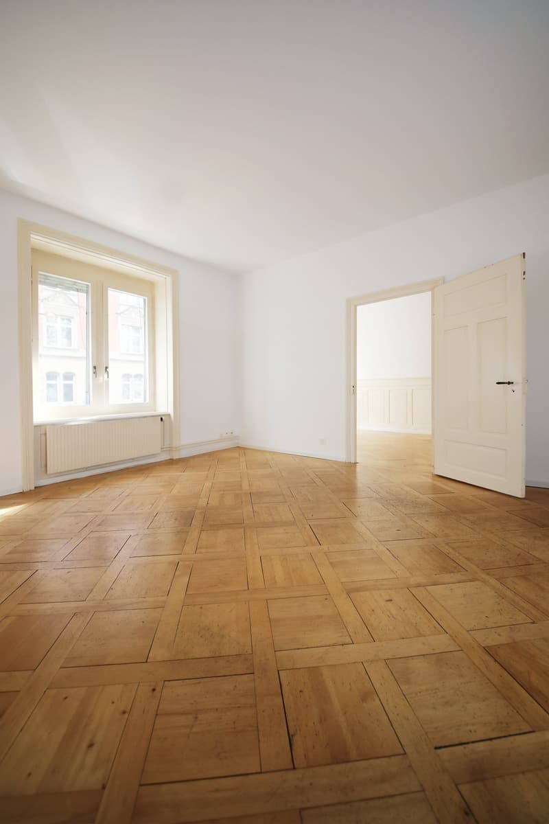 BEFRISTUNG - Altbauwohnung im 1. OG, beste Lage Kreis 4 (3)