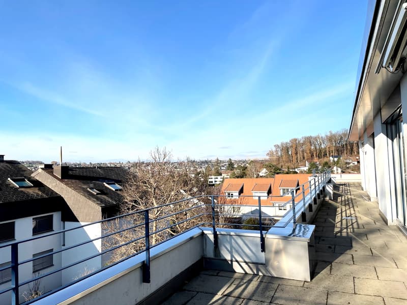 Appartement en attique de 5,5 pièces lumineux dans un emplacement parfait avec une vue imprenable ! (2)