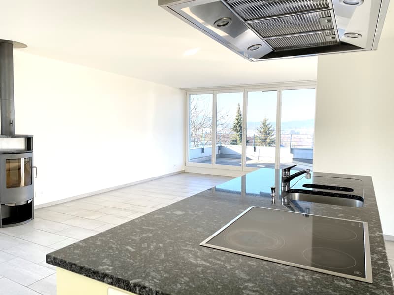 Appartement en attique de 5,5 pièces lumineux dans un emplacement parfait avec une vue imprenable ! (5)