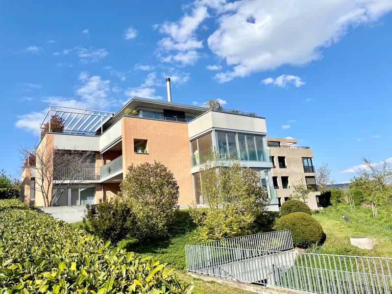 Sehr moderne und hochwertige Wohnung an zentraler und ruhiger Lage (1)