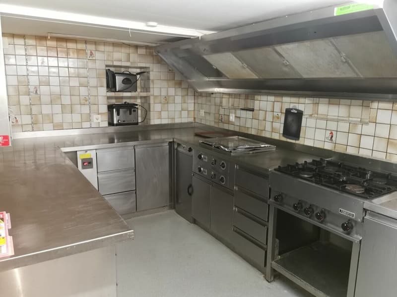 À vendre maison d'habitation entièrement louée avec restaurant au centre de Herisau ! (5)