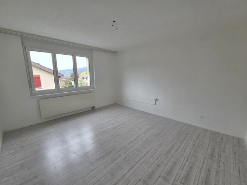 Grand appartement de 4,5 pièces à vendre au Zihlackerring 13 à Turbenthal. À seulement 2 minutes à pied des transports en commun. (13)