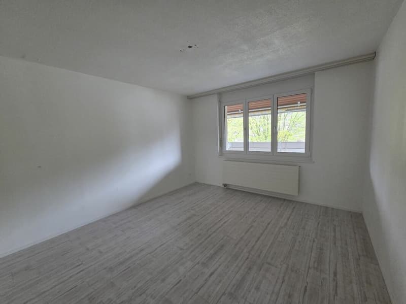 Grand appartement de 4,5 pièces à vendre au Zihlackerring 13 à Turbenthal. À seulement 2 minutes à pied des transports en commun. (15)