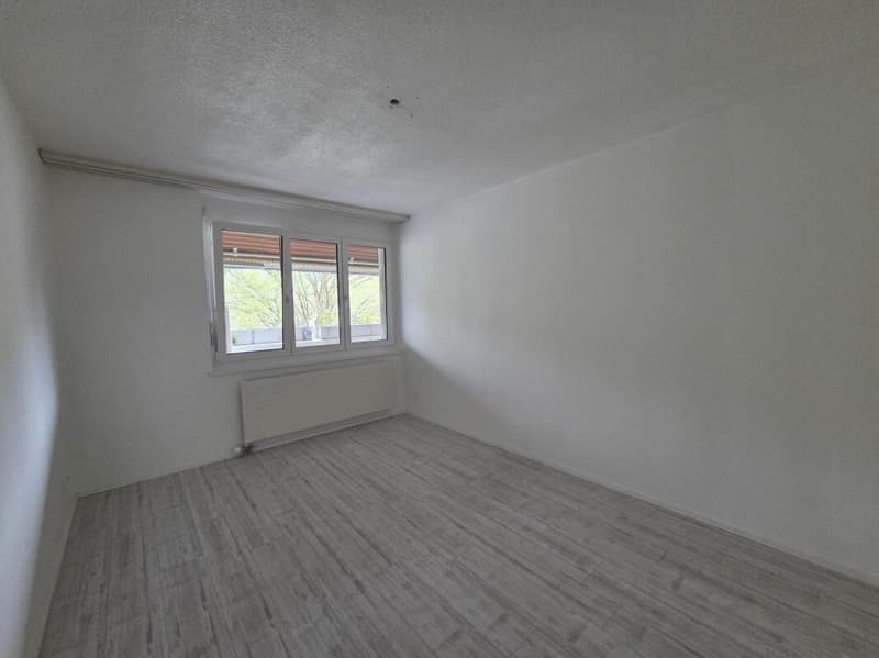 Grand appartement de 4,5 pièces à vendre au Zihlackerring 13 à Turbenthal. À seulement 2 minutes à pied des transports en commun. (14)