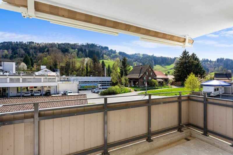 For sale on Bleichelistr. 5 in Bühler, near Teufen: 3.5 room first occupancy apartment with generous layout on the 1st floor. (8)