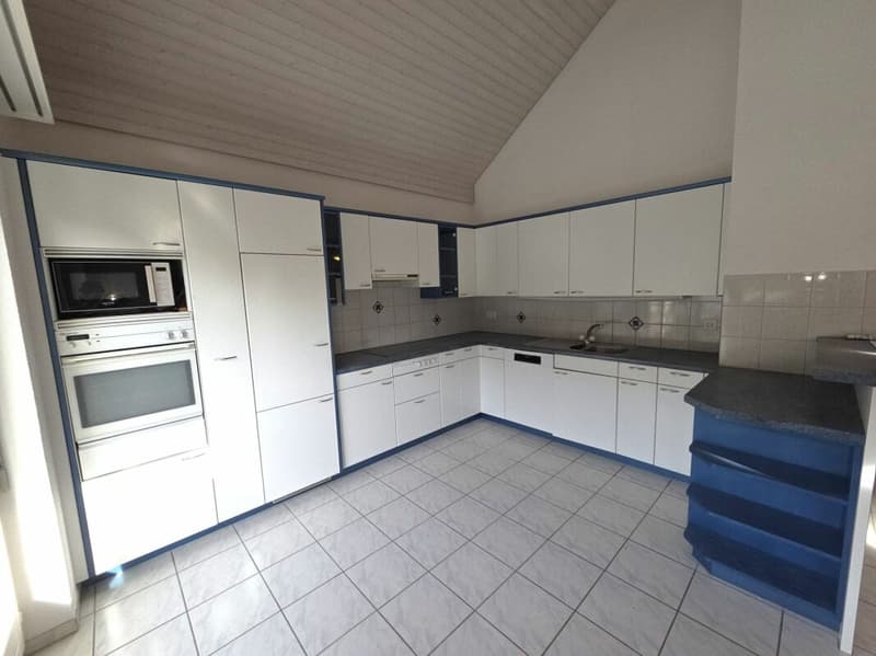 Zu verkaufen an der Haushaldenstrasse 2a in 8374 Dussnang; grosse 5½ Zi.-Dachwohnung, an ruhiger, sonniger Lage /nur 2 Gehminute bis ÖV ! (4)