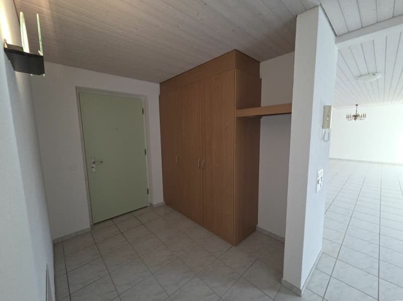 Zu verkaufen an der Haushaldenstrasse 2a in 8374 Dussnang; grosse 5½ Zi.-Dachwohnung, an ruhiger, sonniger Lage /nur 2 Gehminute bis ÖV ! (10)