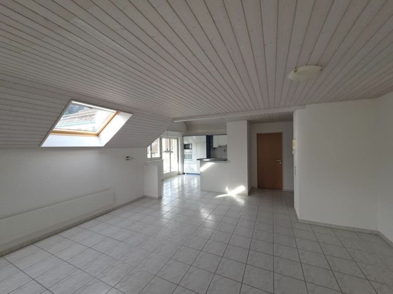 Zu verkaufen an der Haushaldenstrasse 2a in 8374 Dussnang; schöne 5½ Zi.-Dachwohnung, an ruhiger, sonniger Lage /nur 2 Gehminute bis ÖV ! (5)