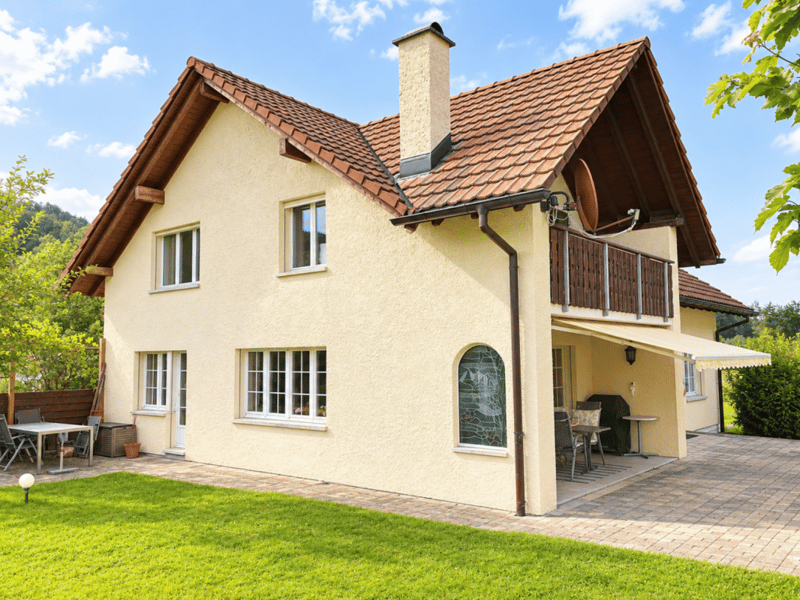 Grossz. 3.5 Zi.-Dachwohnung mit Aussicht auf den Bichelsee ! (2)