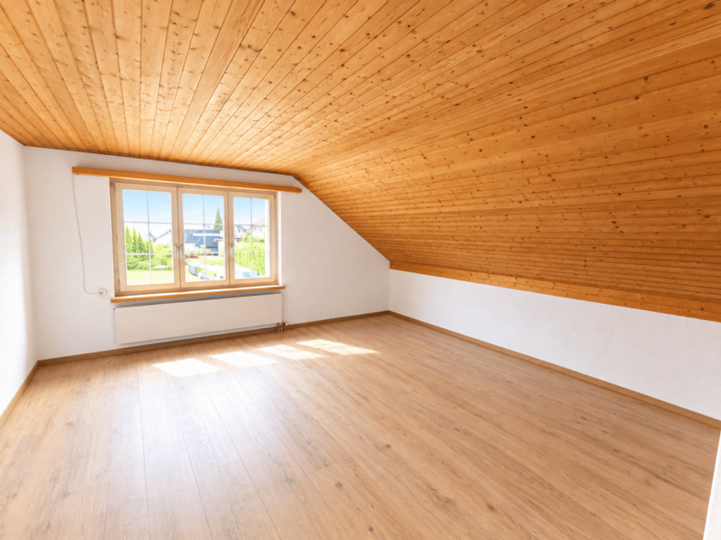 Grossz. 3.5 Zi.-Dachwohnung mit Aussicht auf den Bichelsee ! (5)