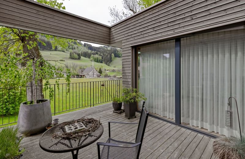 Zu verkaufen grosse, helle 4.5 Zi.-Wohnung 9055 Bühler bei Teufen. Mit Weitsicht ins Grüne und nur 2 Gehminuten bis ÖV ! (14)