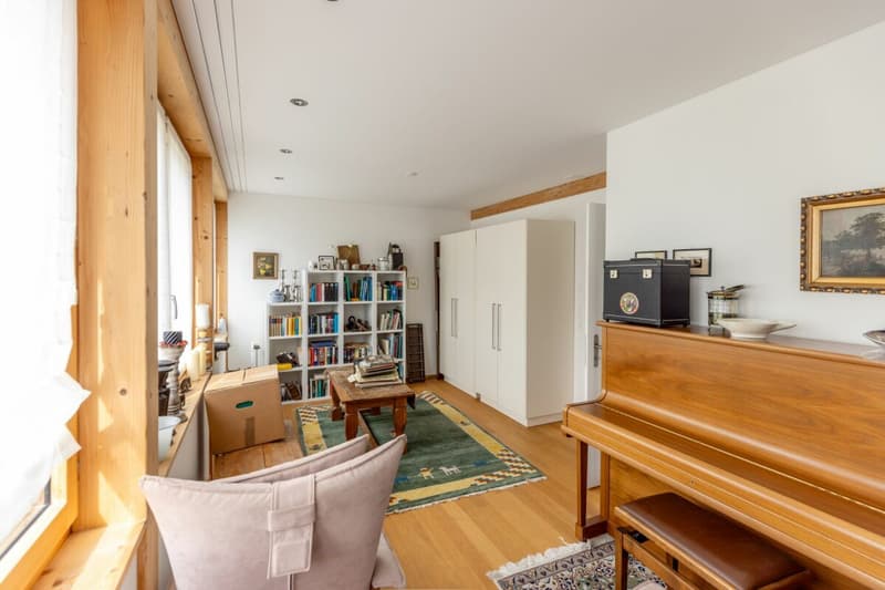 Zu verkaufen grosszügiges Terrassenhaus, 4.5 Zimmer, Länge 35 Meter. Am Bleicheliweg 2, 9055 Bühler bei Teufen, mit Weitsicht auf Wiese und Wald. Nur 2 Gehminuten bis Bahnhof ! (10)