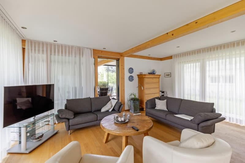 Zu verkaufen grosszügiges Terrassenhaus, 4.5 Zimmer, Länge 35 Meter. Am Bleicheliweg 2, 9055 Bühler bei Teufen, mit Weitsicht auf Wiese und Wald. Nur 2 Gehminuten bis Bahnhof ! (4)